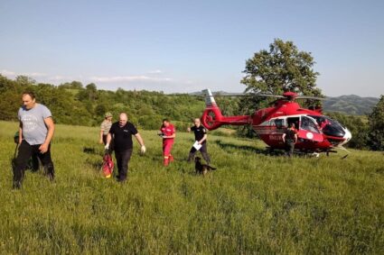 Elicopterul SMURD de la Caransebeş, misiune de prim-ajutor şi evacuare în Munţii Almăjului