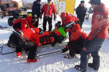 Trei minori, implicaţi în accidente la schi pe Muntele Mic