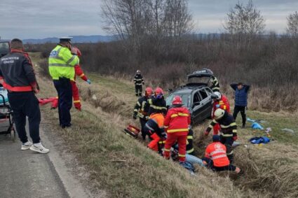 Grav accident între Caransebeş şi Buchin. Cinci persoane implicate, printre care și doi minori. Intervine şi elicopterul SMURD
