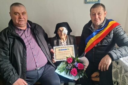 Tanti Sofia Raca din Băuţar, sărbătorită la 100 de ani!