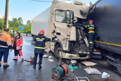 Accident mortal pe DN6, după ce două TIR-uri s-au ciocnit la Plugova!