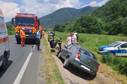 Elicopterul SMURD de la Caransebeş, intervenţie la un accident pe DN 6. Una dintre victime, o femeie de 70 de ani