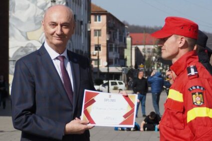 Diplomă de recunoştinţă pentru comandantul pompierilor caransebeşeni, mr. Cosmin Ilie