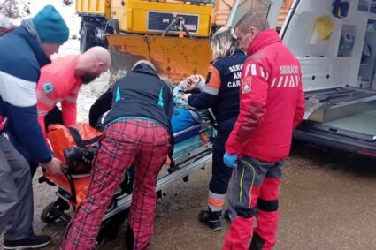Salvamontiştii, intervenţii la două accidente grave pe Muntele Mic