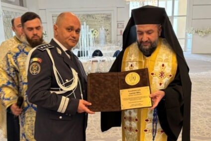 Episcopul Caransebeşului, PS Lucian, în mijlocul poliţiştilor, de ziua lor