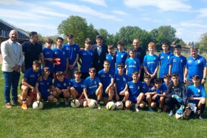 Miodrag Belodedici, în vizită la tinerii fotbalişti de la CSŞ Caransebeş