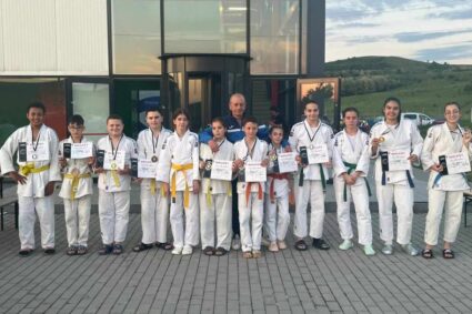 Zece medalii pentru tinerii judokani din Caransebeş, la Cupa Napoca