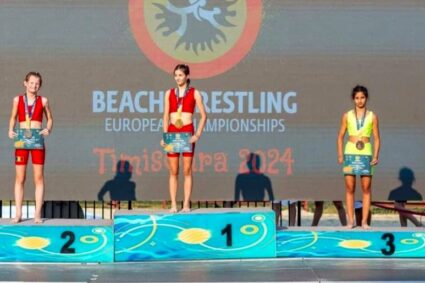Alexandra Covaci, de la C.S.M. Caransebeş, aur şi bronz la Europeanul de lupte pe plajă