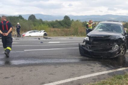 Accident pe DN 6, lângă Bucoşniţa. Cei doi şoferi au ajuns la spital