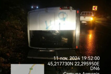 Grav accident pe DN6 – un microbuz s-a răsturnat la Piatra Scrisă!