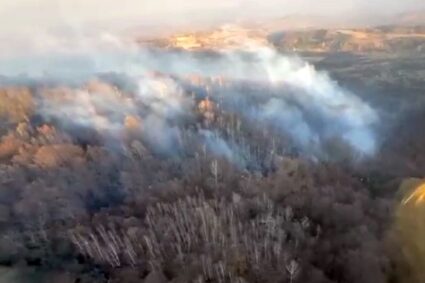 Elicopterul de la Caransebeș, în sprijinul luptei cu flăcările care au cuprins județul