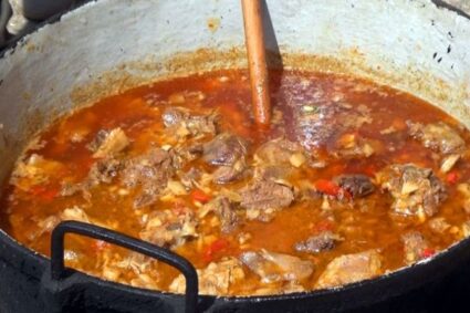 Trei echipe din Armeniș, Teregova și Cornereva se vor întrece în Bătălia Ceaunelor, la Givan, în Țara Zimbrilor