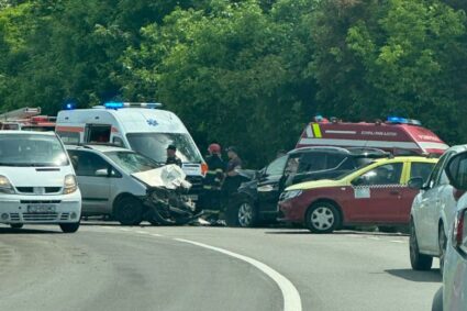 Accident între două autoturisme la Păltiniș