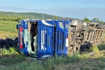 Accident mortal pe DN 6, la Jupa, după o coliziune între două TIR-uri