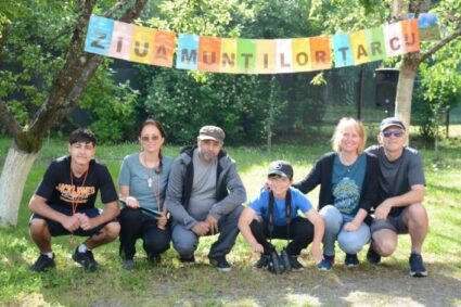 Ziua Munților Țarcu, sărbătorită de copiii din Zăvoi, Măru, Armeniș, Teregova, Cornea,  Slatina-Timiș și Oțelu Roșu